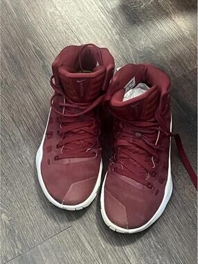 Size 6.5 - Nike Hyperdunk Basketball Mid Burgundy